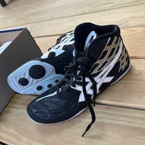 Split Second 9. Asic’s men’s wrestling shoes. Brand new tags in box. Size 9.